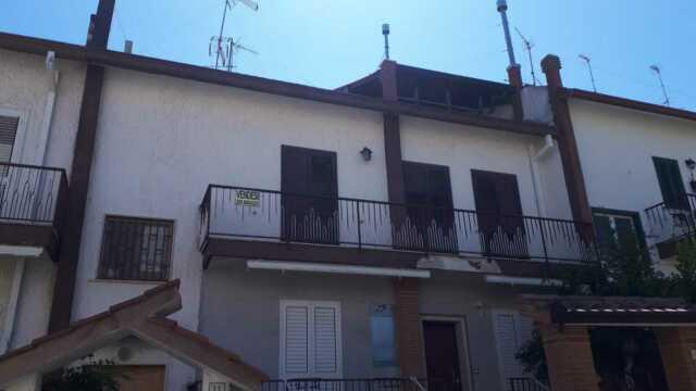 Casa unifamiliare a schiera indipendente Casa unifamiliare a schiera indipendente