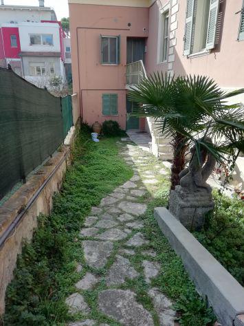 Bilocale indipendente con giardino privato nel centro di