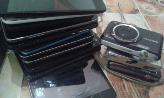 Stock smartphone/tablet/compute/macchine fotografiche Stock smartphone/tablet/compute/macchine fotografiche