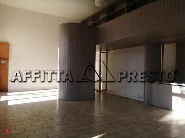 Attività/licenza commerciale di 155mq in via primo maggio a Attività/licenza commerciale di 155mq in via primo maggio a