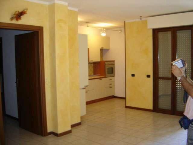 Appartamento con box e cantinola Appartamento con box e cantinola