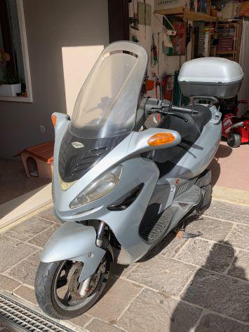 Vendo scooter malaguti madison 150, argento, 77000 km, 280