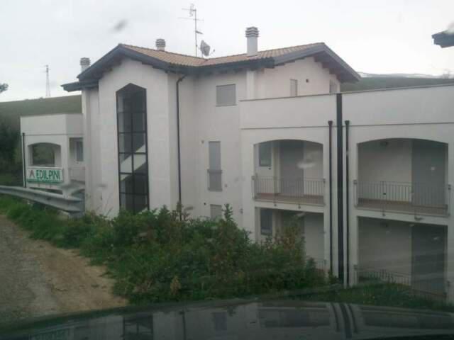 Appartamenti aventi giardino con orto nel centro abitato Appartamenti aventi giardino con orto nel centro abitato