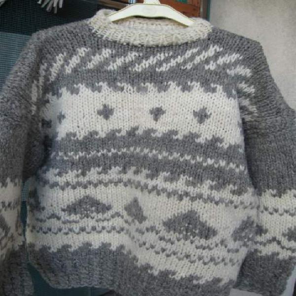 Maglione da montagna lavorato a mano Maglione da montagna lavorato a mano