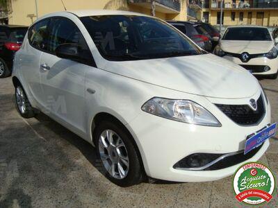 Lancia Ypsilon 1.2 69 CV 5 porte GPL Ecochic Gold Usata a