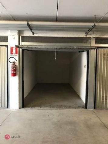 Garage/posto auto di 14mq in via jacopo di paolo 47/3 a Garage/posto auto di 14mq in via jacopo di paolo 47/3 a