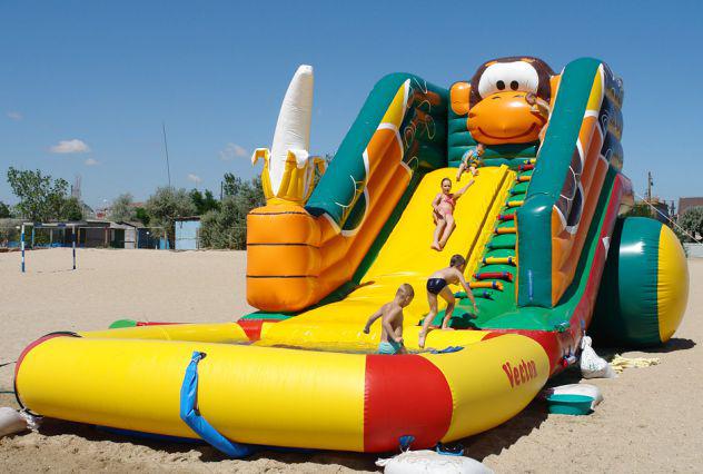 Noleggio gonfiabile acquatico con piscina Noleggio gonfiabile acquatico con piscina