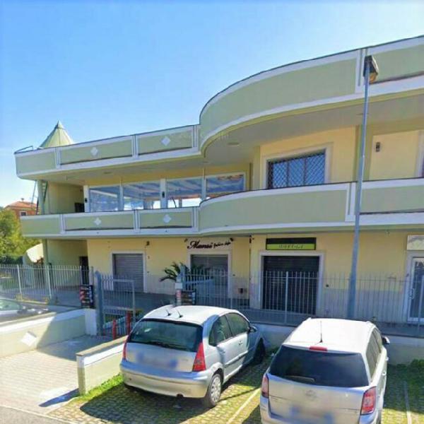 Locale c1 di 50 mq c.a. completamente ristrutturato Locale c1 di 50 mq c.a. completamente ristrutturato