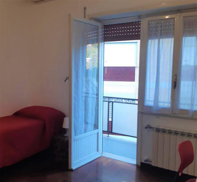 Ampia stanza singola solo a studentesse non residenti Ampia stanza singola solo a studentesse non residenti