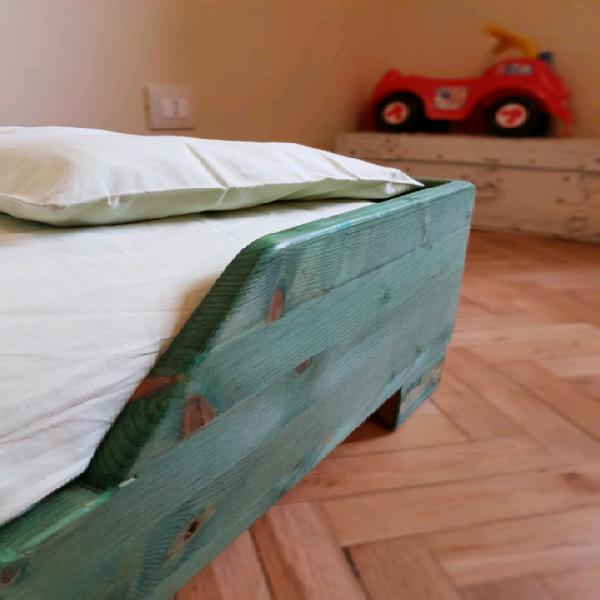 Lettino in legno montessori completo di futon 100%