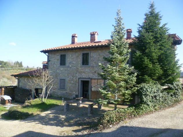 Rustico borgo alla collina mq350 numero locali cinque Rustico borgo alla collina mq350 numero locali cinque
