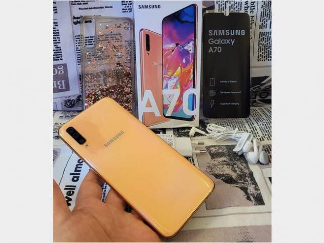 Samsung A70 coral dual sim, display da 6.7 pollici -