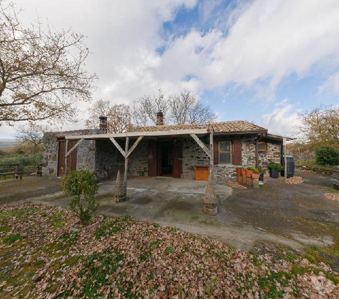 PANORAMICA CASETTA SINGOLA IN STILE RUSTICO CON TERRENO 4000 Belpasso - Casa in vendita