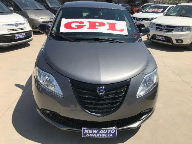 Lancia ypsilon 1.2 69 cv 5 porte gpl ecochic elefantino Lancia ypsilon 1.2 69 cv 5 porte gpl ecochic elefantino