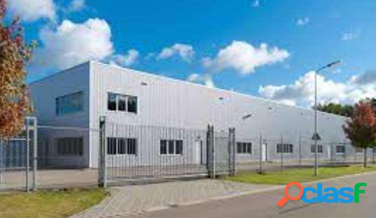 Terreno edificabile con capannone commerciale Terreno edificabile con capannone commerciale