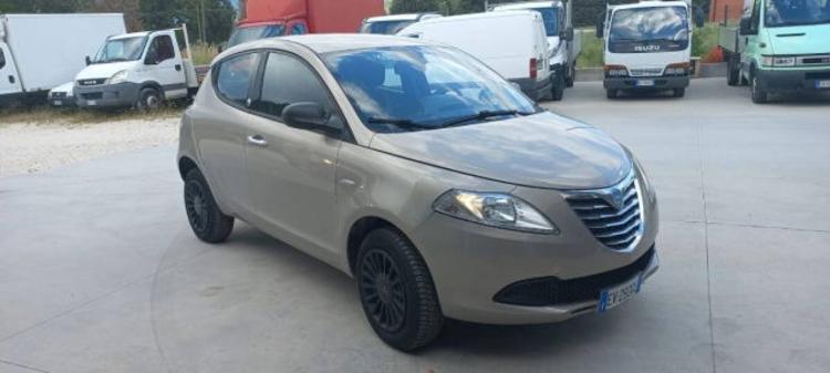 Usato lancia ypsilon metano 2014 a mogliano marche