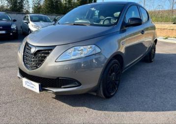 Lancia ypsilon 1.2 8vb'/xe2/x80/xa6' Lancia ypsilon 1.2 8vb'/xe2/x80/xa6'