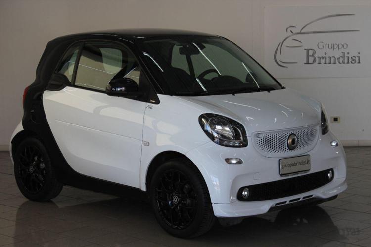 Usato smart fortwo 70 1.0 twinamic superpassion benzina 2018 Usato smart fortwo 70 1.0 twinamic superpassion benzina 2018